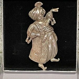 Collectible:  Brooch Pin from movie Thief of Bagdad. 1940s Vintage Retro Antique